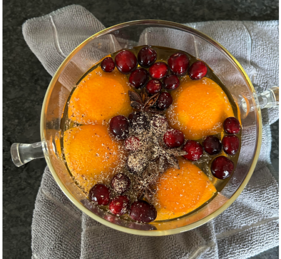 Simmering Pots Make Your House Smell Like The Holidays